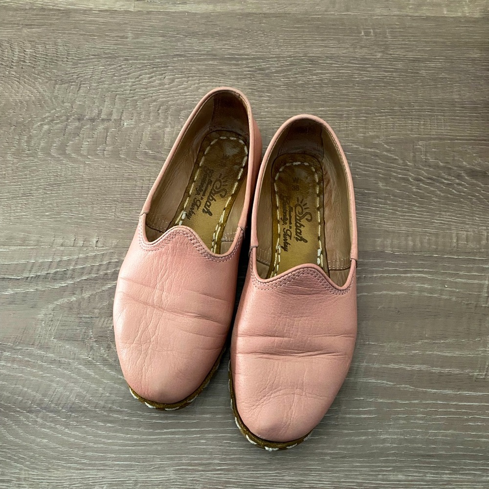 Pair of Sabah leather flats in Rose color, size women’s 8